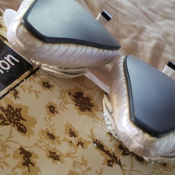 NWOT Ladies Designer Pumps by JOHN FASHION - Picture 14 of 15